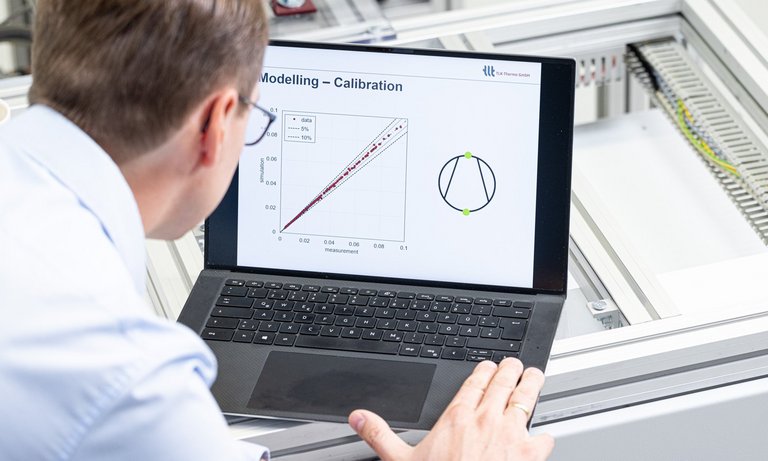 Engineer Uses ModelFitter Engineer uses ModelFitter to fit a TIL compressor model to measurement data.