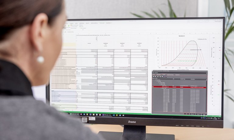 TLK Simulator für Excel Anwenderin Ingenieurin führt mit TLK-Simulator für Excel eine Variationsrechnung an einem Wärmetauscher durch.